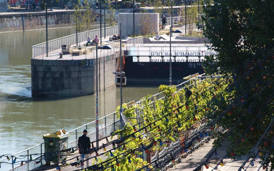 EINE KÜHLE BRISE WEHT IN DER WIENER INNENSTADT