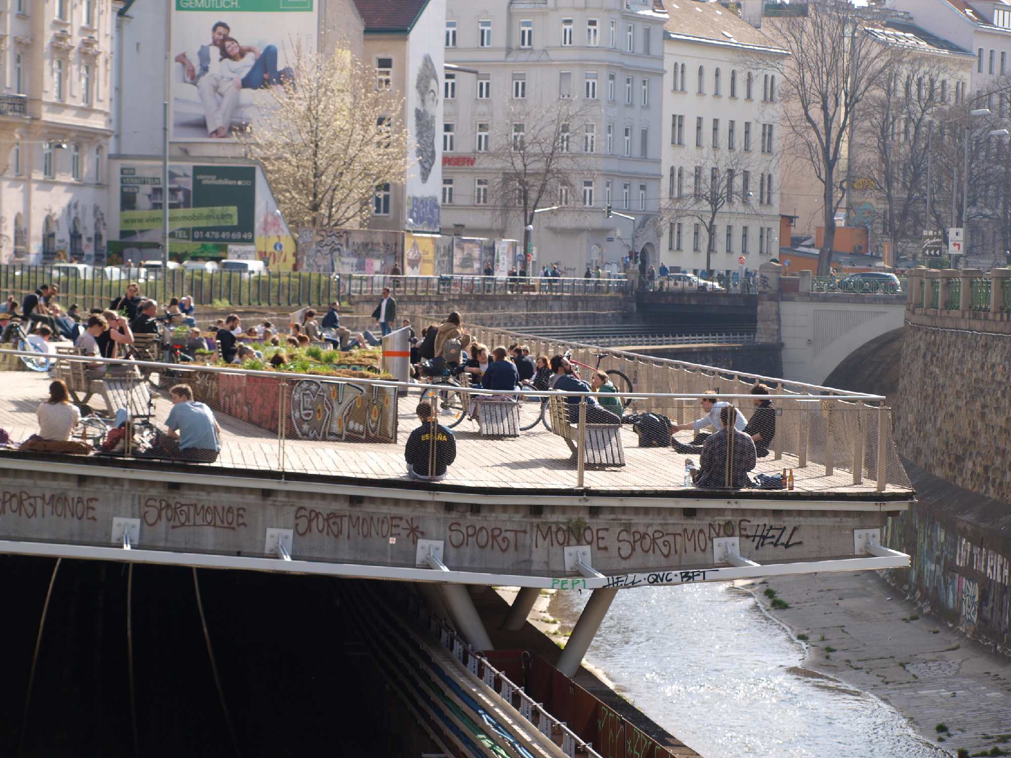 Wientalterrasse über dem Wienfluss