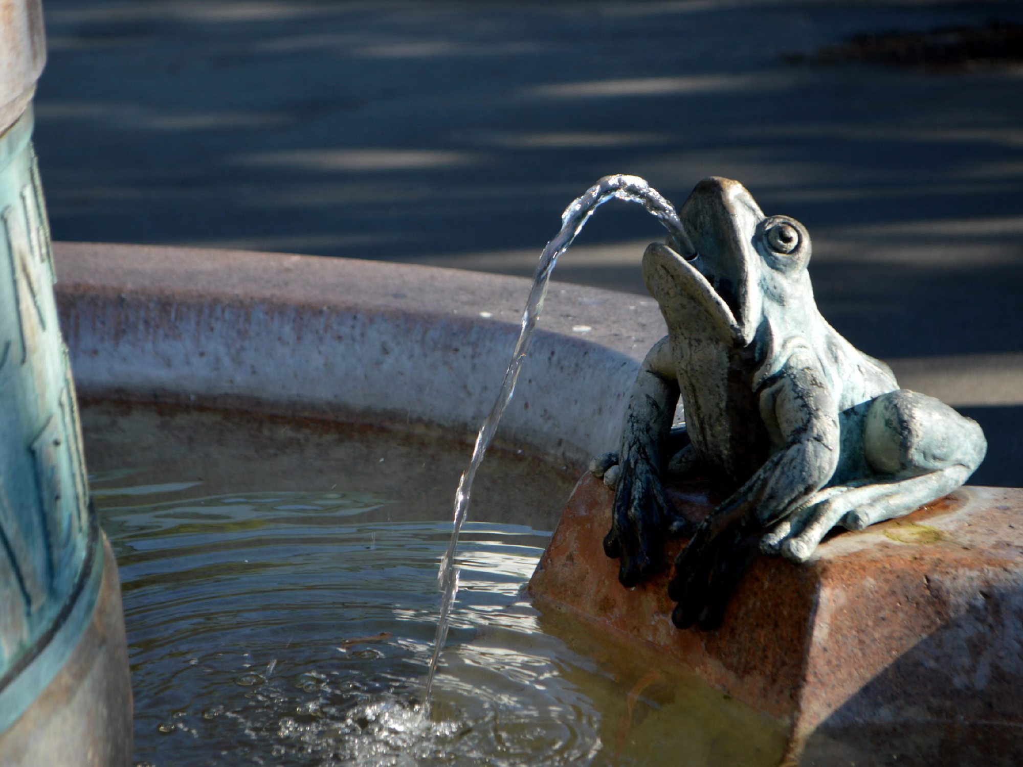 Froschbrunnen am Karlsplatz