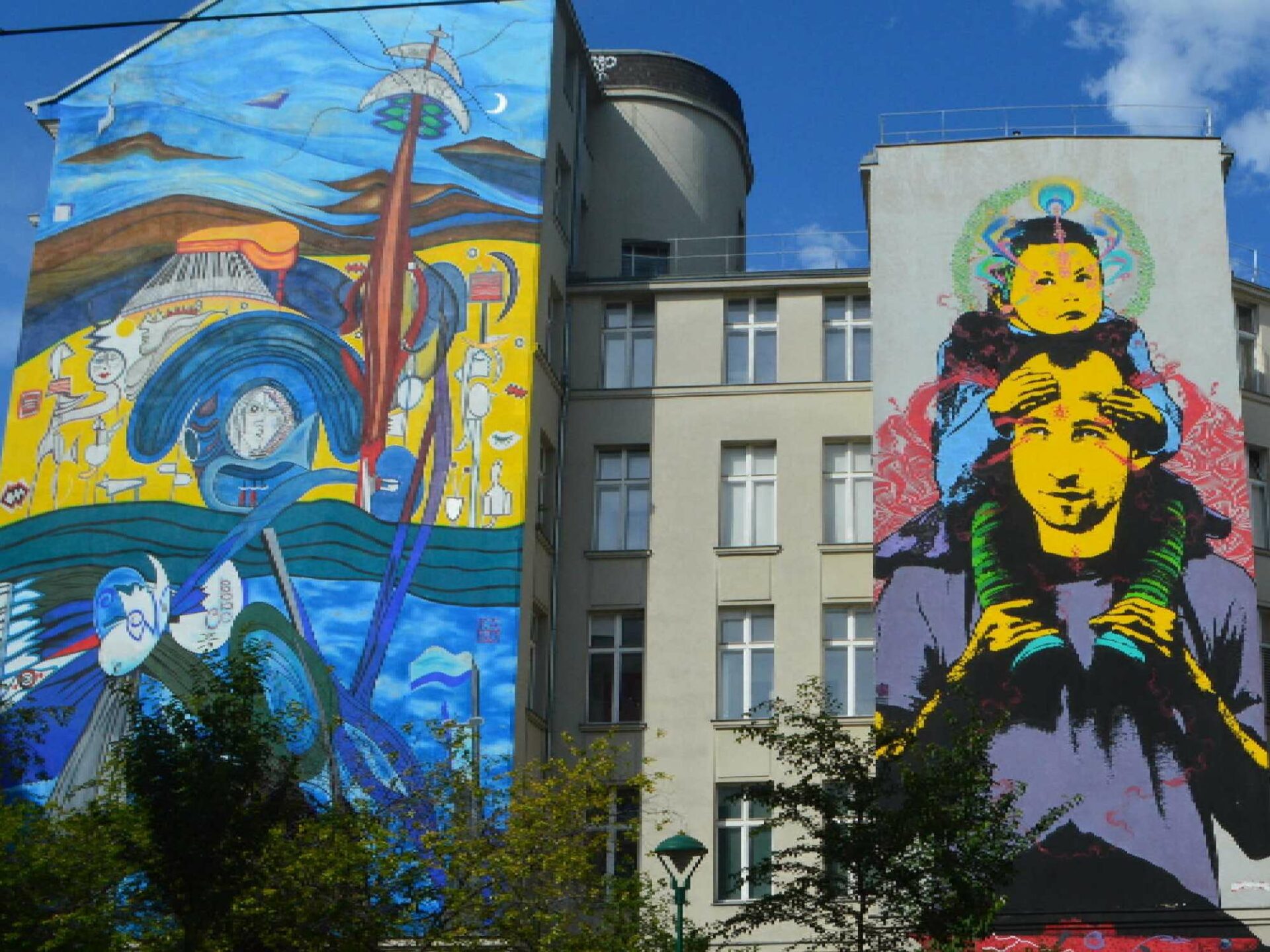 Die Streetart im Waldemarpark bei der Tour "Aus grau mach grün oder ganz bunt"zeigt unteranderem einen Vater mit seinem Kind auf den Schultern.